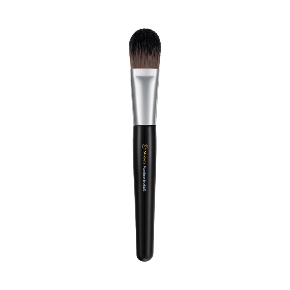 Studio 17 Foundation Brush 823, 1 Count 100ml