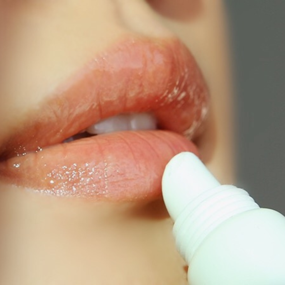 ONE THING Moisturizing Lip Essence (Clear) 14g